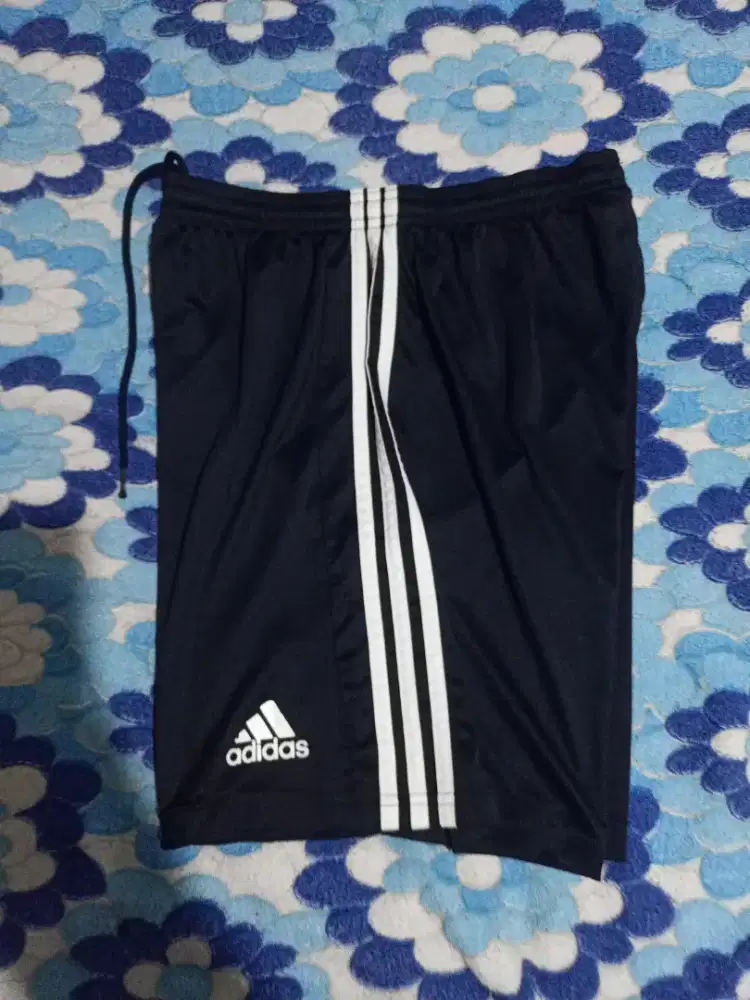 Celana Pendek Adidas