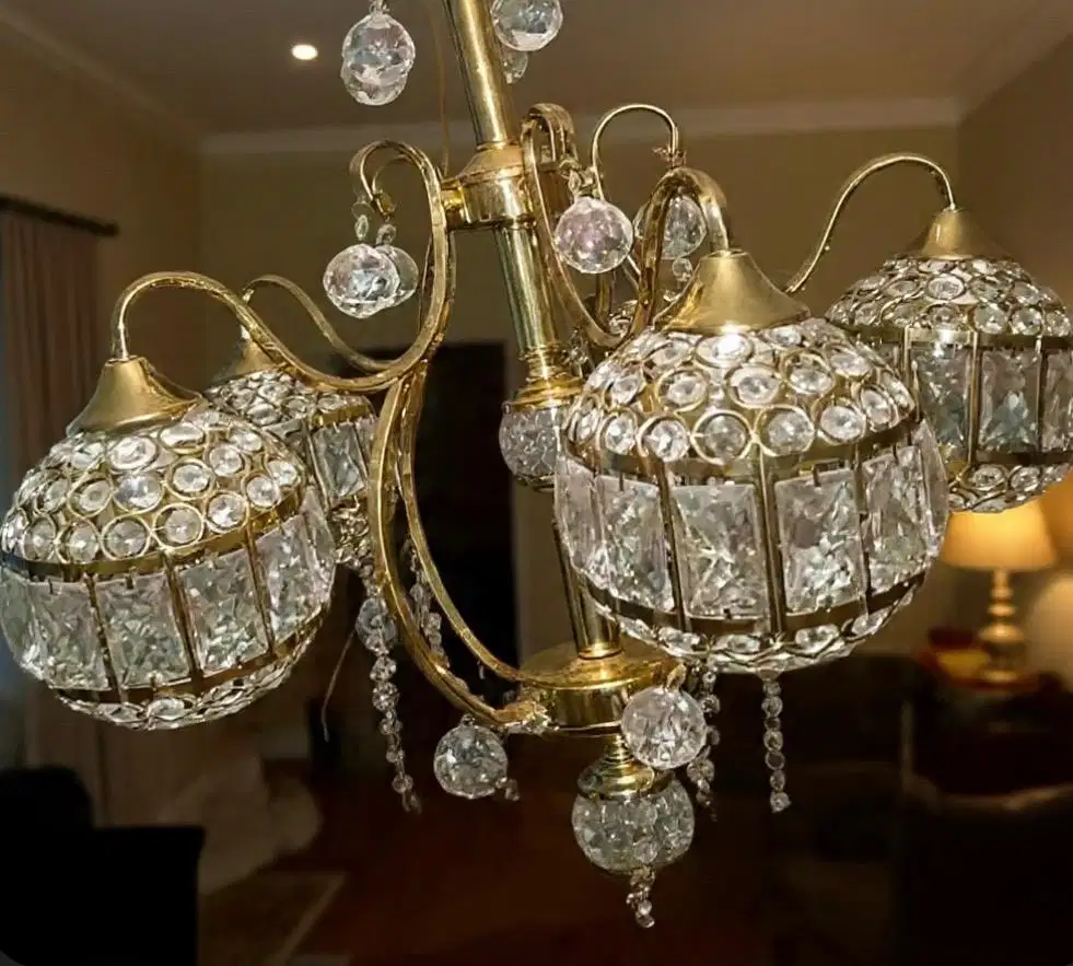 Lampu kristal mewah
