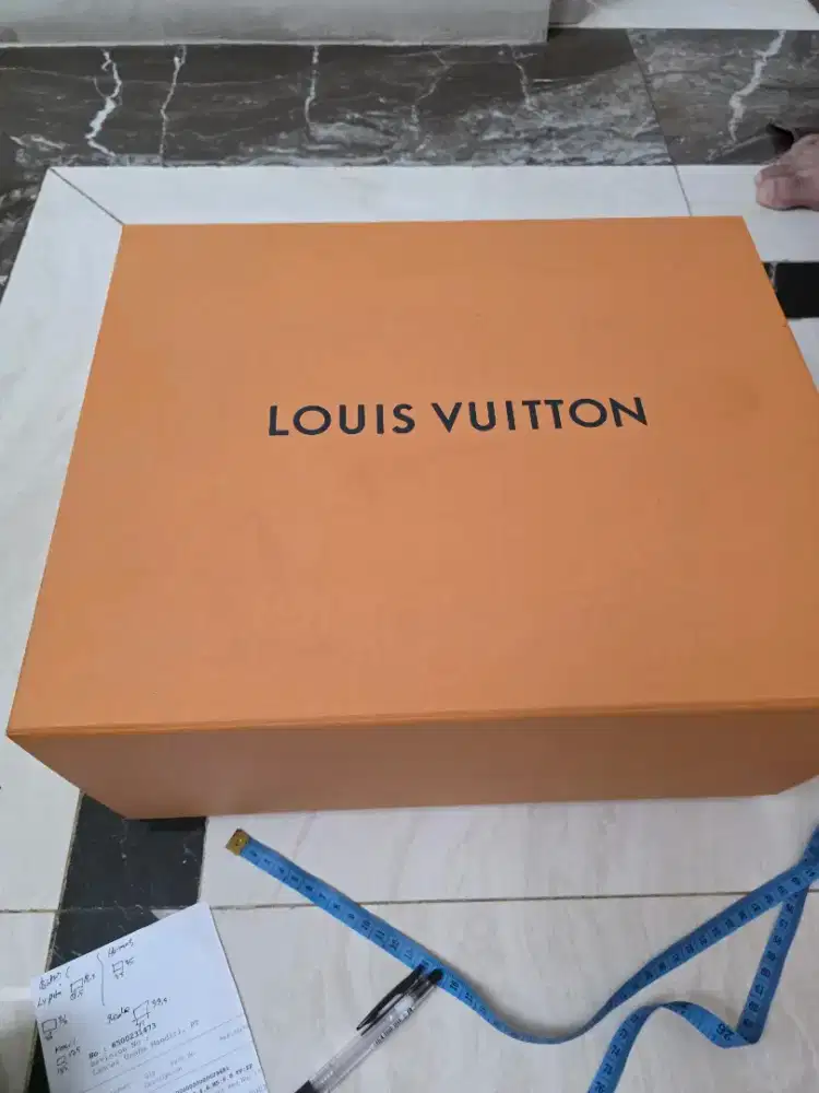 Kardus Louis Vuitton