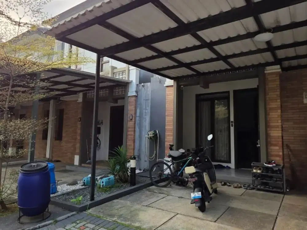 Rumah 2,5 Lantai 4+1 Kamar Furnished Siap Huni di Mozia