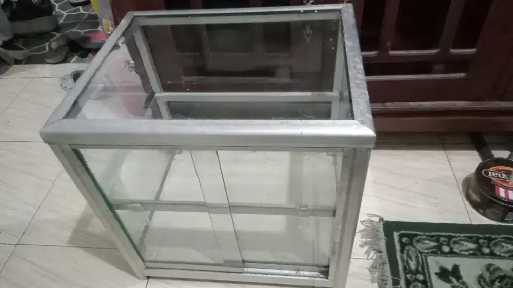 Estalase kaca ukuran 50x40x50