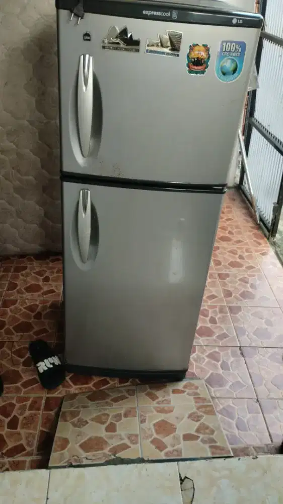 Kulkas Murah merk LG Exprescool 2 pintu