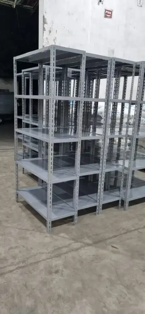 Rak besi siku lubang ramping