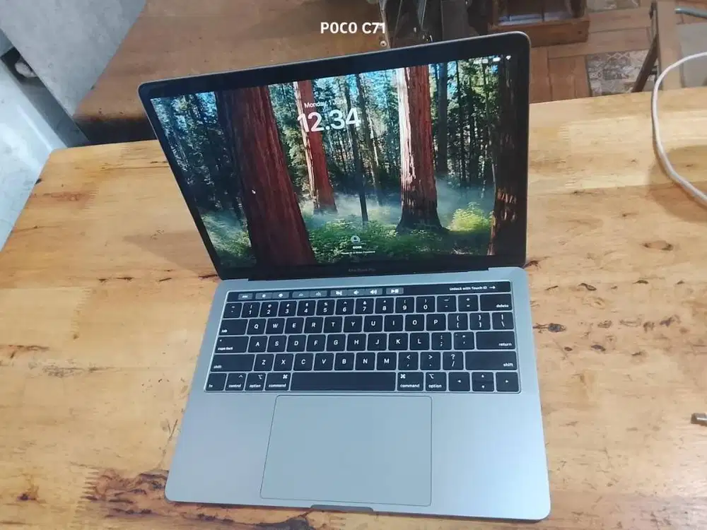 Macbook Pro 13 Inch 2018 - Core i7 (16 GB - 512 SSD)