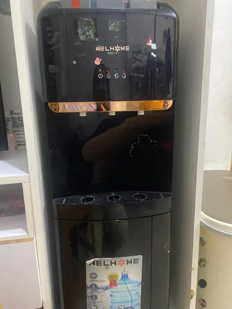 Kulkas dan dispenser