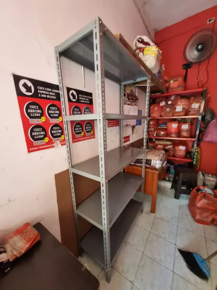 Rak besi arsip dan ramping