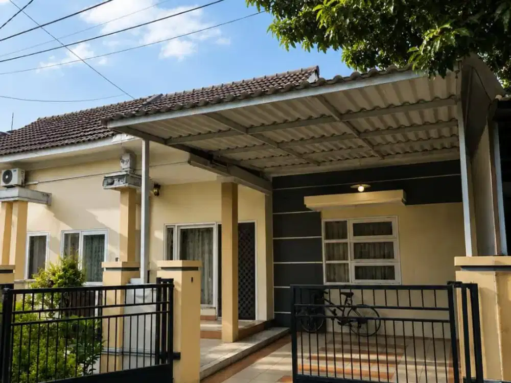 rumah Graha Tirta Hadap Barat  Listrik 2200 watt (Token)  Air PDAM, Ada AC dan mesin cuci