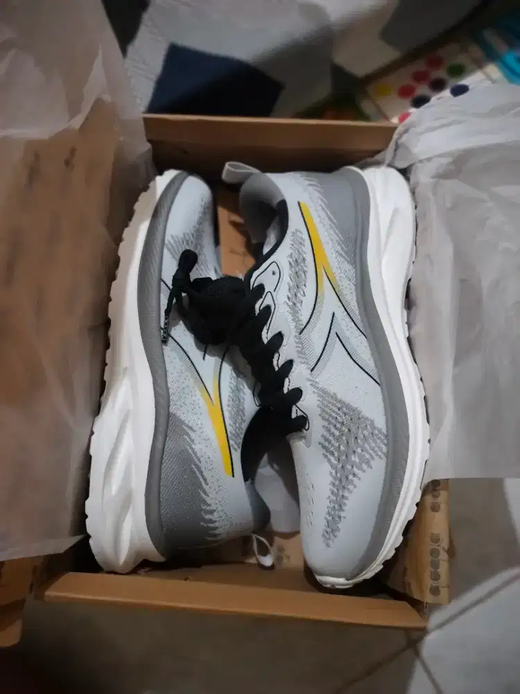 diadora sepatu running pria