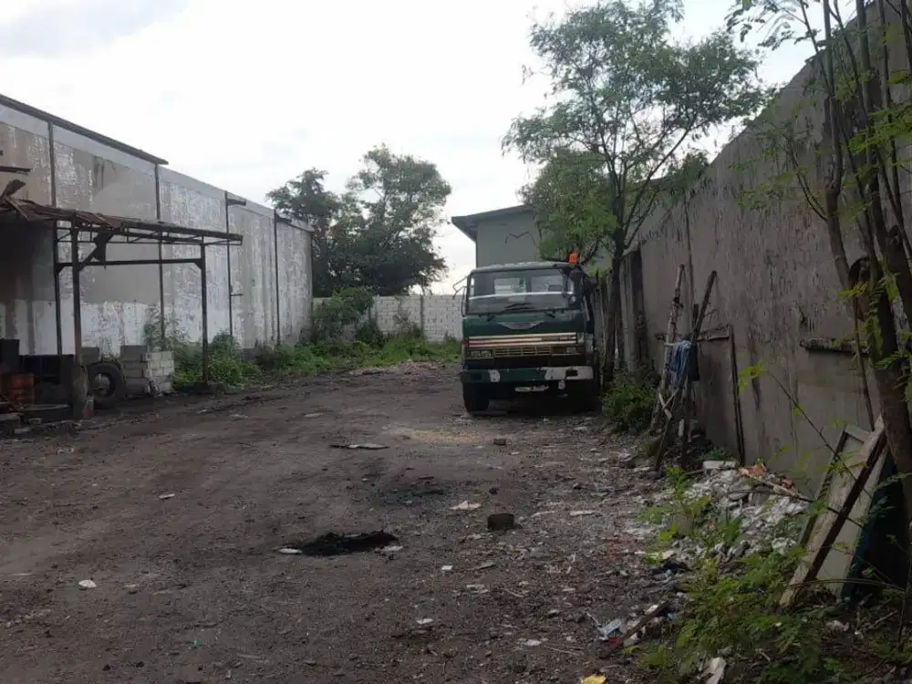 TANAH DI  PERGUDANGAN  OSOWILANGUN INDAH , Pagar dinding 3 m