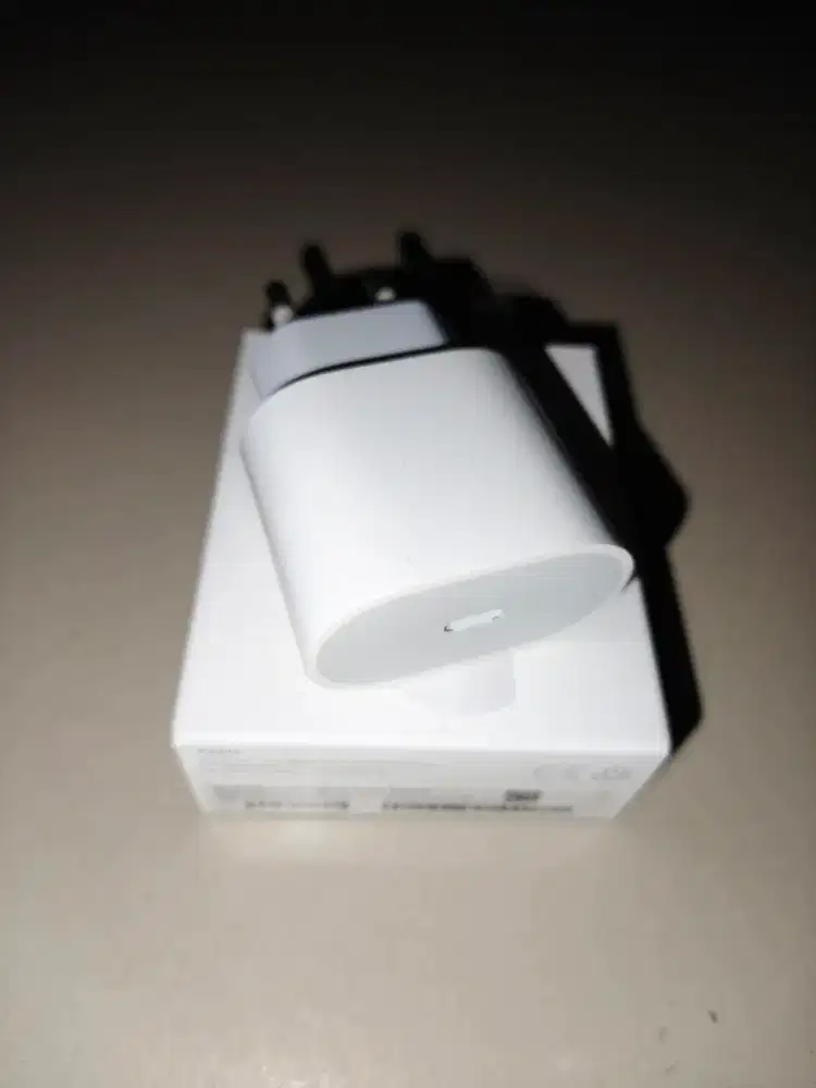 Adapter Charger Apple iPhone 20W USB-C Original