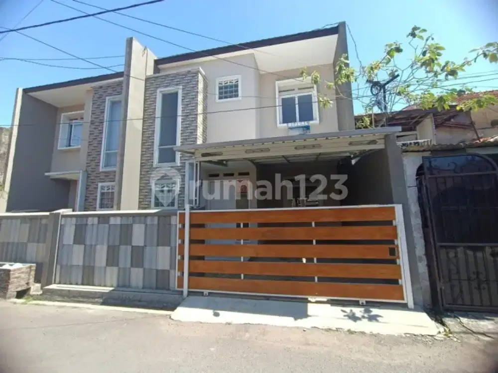 Rumah Bagus 2 Lantai Siap Huni Lokasi di Margahayu Raya