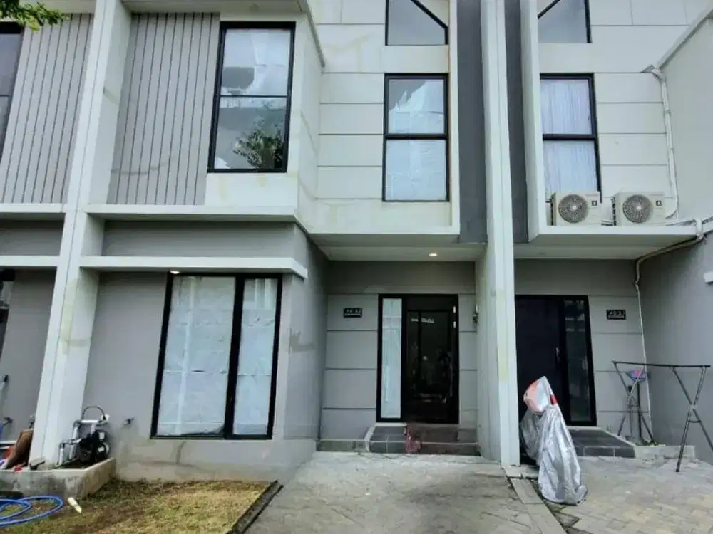 EASTERN PARK RESIDENCE*Hadap utara , Listrik 2200 Carport 1 mobil