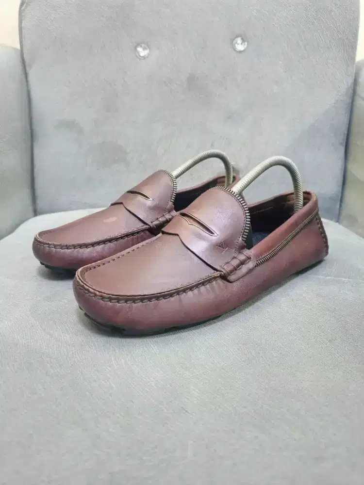 Sepatu Louis Vuitton slip on original second
