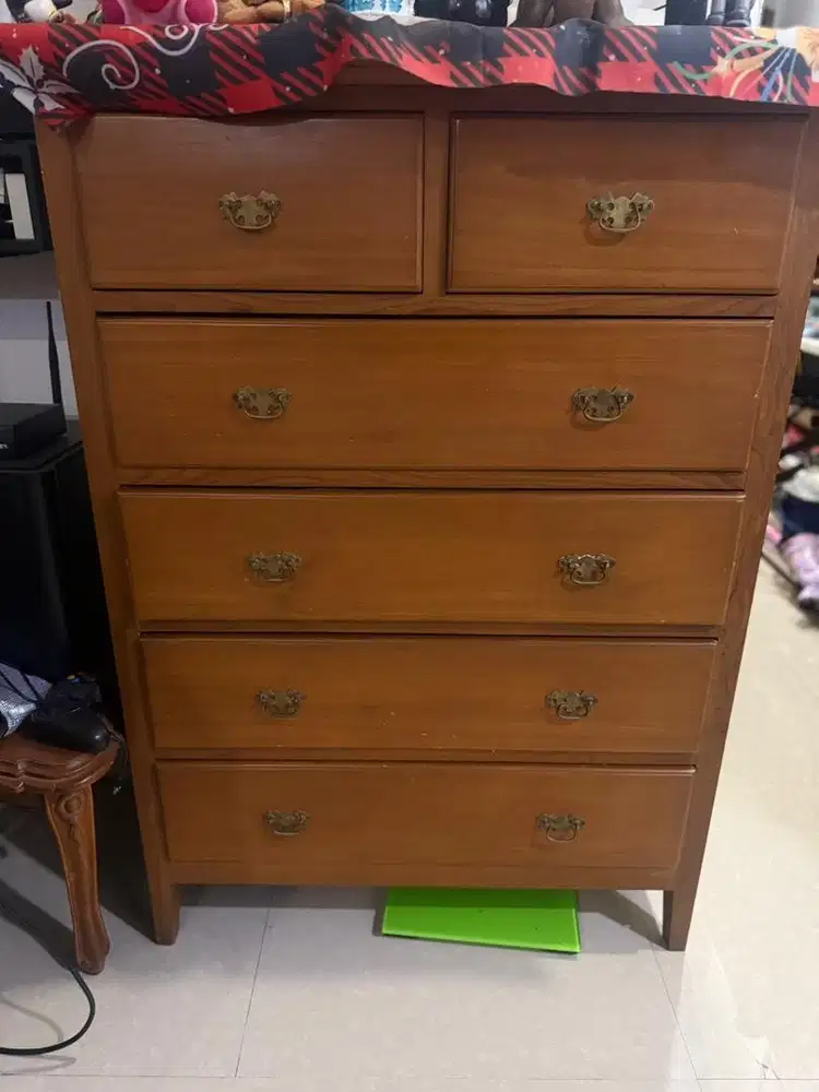 Dijual drawer Lemari jati masih bagus