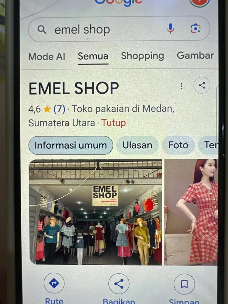 SPG toko pakaian wanita