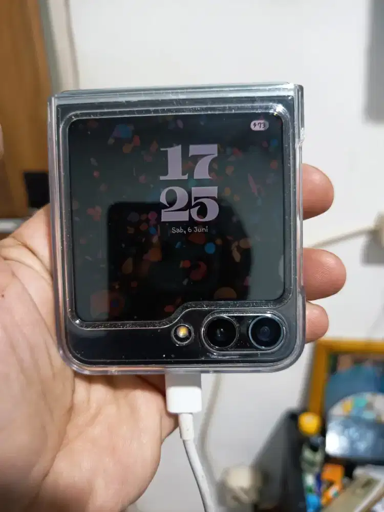 Dijual cepet aja ini damsung z flip 5 belum lama digunakan