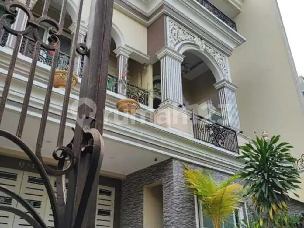 Dijual Rumah Mewah Style Modern Classic di Sunterta Utara