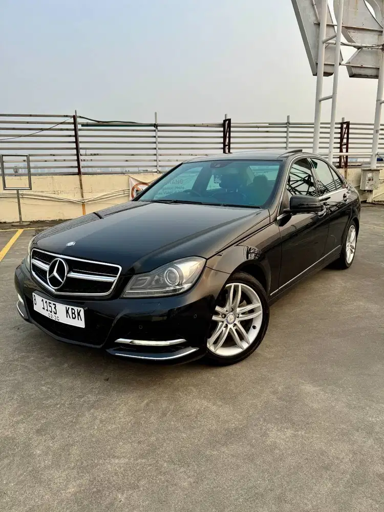 Mercedes Benz C300 Avantgarde (Panoramic) 2011
