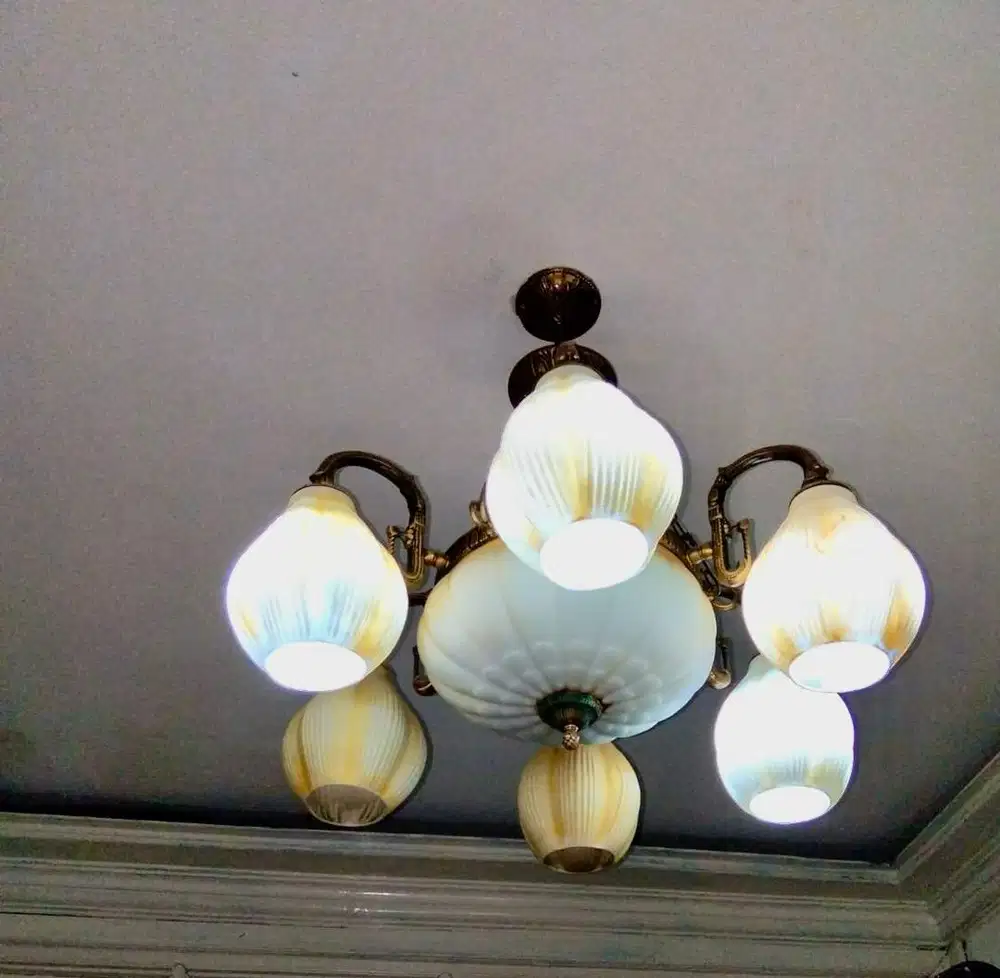 Lampu gantung klasik mediterania putih emas