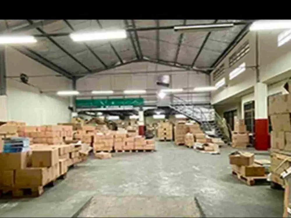 DIJUAL RUMAH & GUDANG HANGGAR