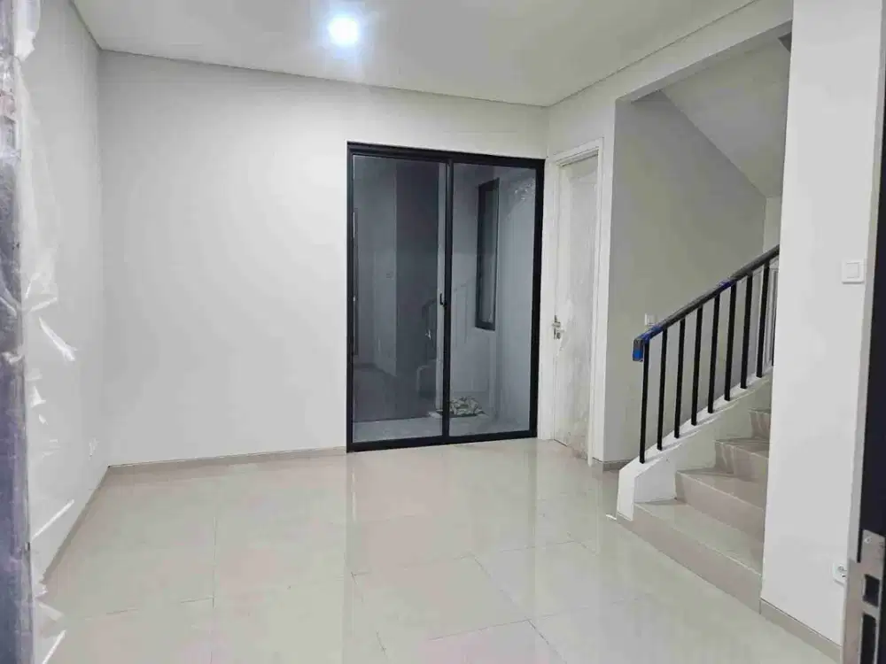 DI SEWAKAN RUMAH CANTIK SIAP.HUNI, DI FORTUNE DISTRICT, GRAHA RAYA, BINTARO