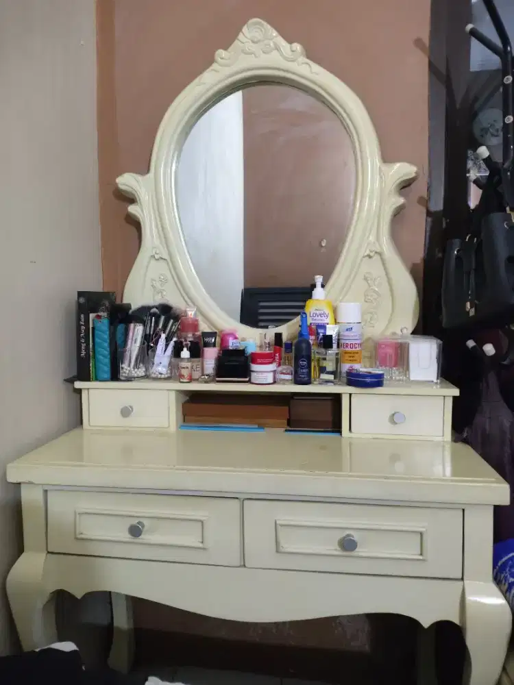 Toalet/meja rias, kondisi muluus harga baguss