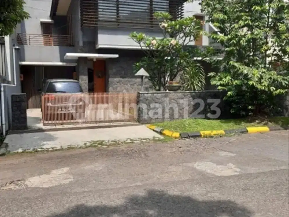 Rumah Minimalis 2 Lantai Dalam Cluster Batununggal Indah Bandung