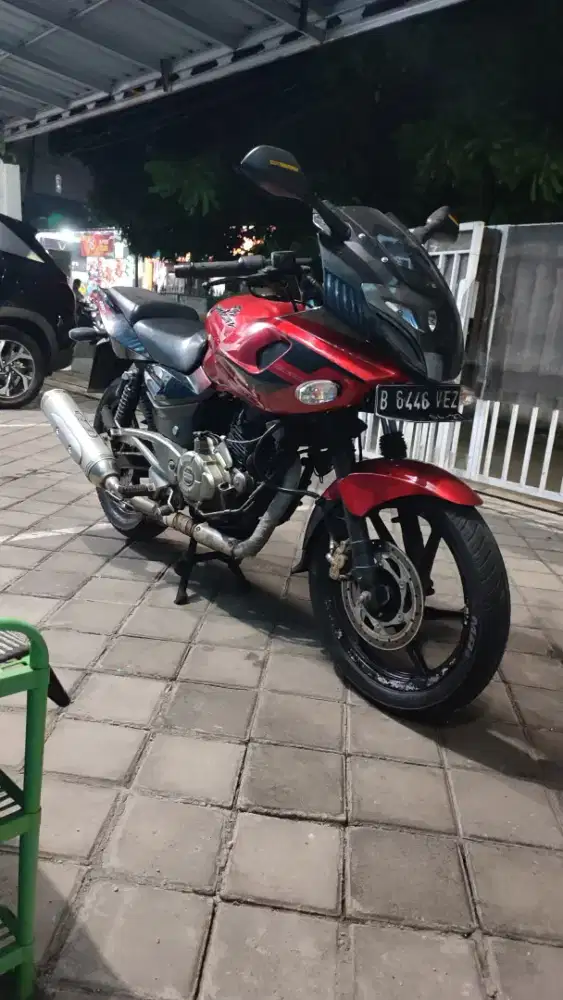 Bajaj Pulsar 220F DTS-i Red Wine Special Editon 2012