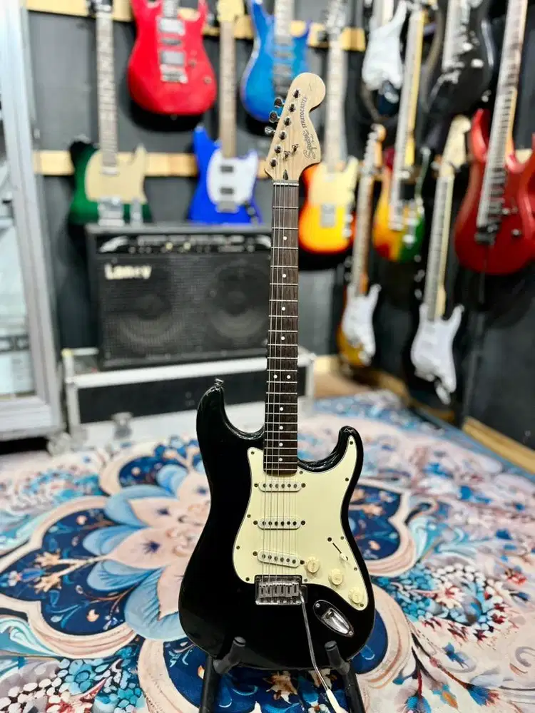 Squier Standard Stratocaster Black Metallic Made in Indonesia