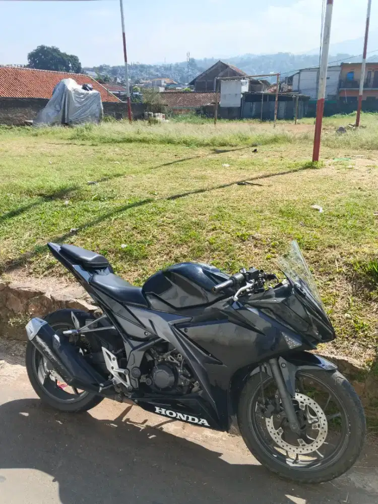 Honda CBR 150R 2016