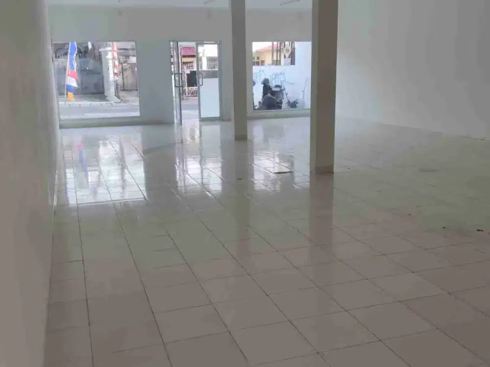 Disewakan Rumah 1 lantai,cocok untuk Usaha di Duren Sawit.Jakarta Selatan.