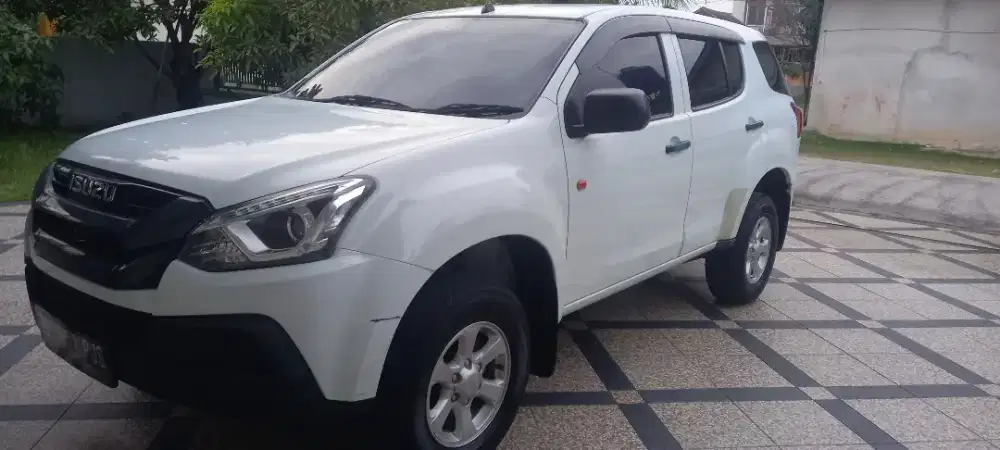 Isuzu mu-X 2.5 MT 4Wd