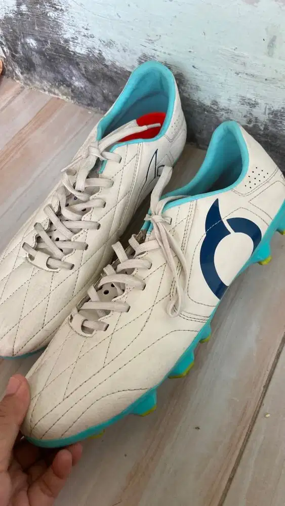 Sepatu bola ortuseight size 43