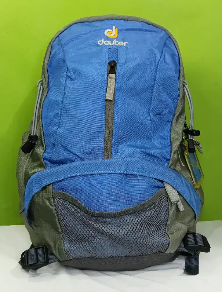 Tas ransel deuter biru muda cowok preloved luar