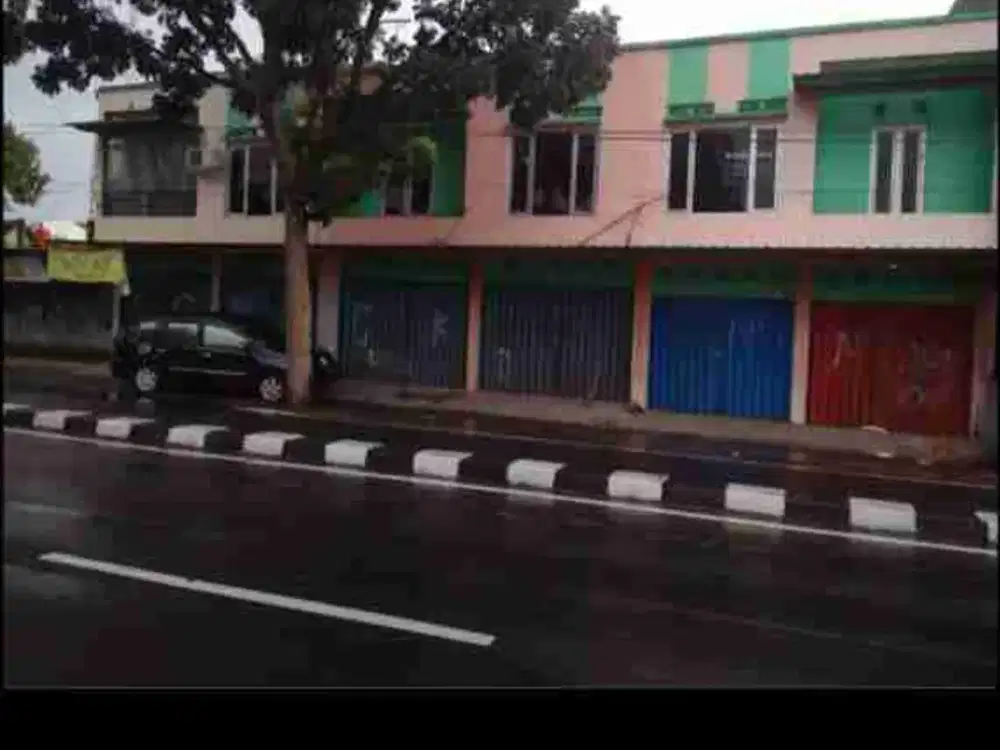Dijual ruko 2 lantai, 3 unit ( 6 rolling door ), di madukismo bantul yogya