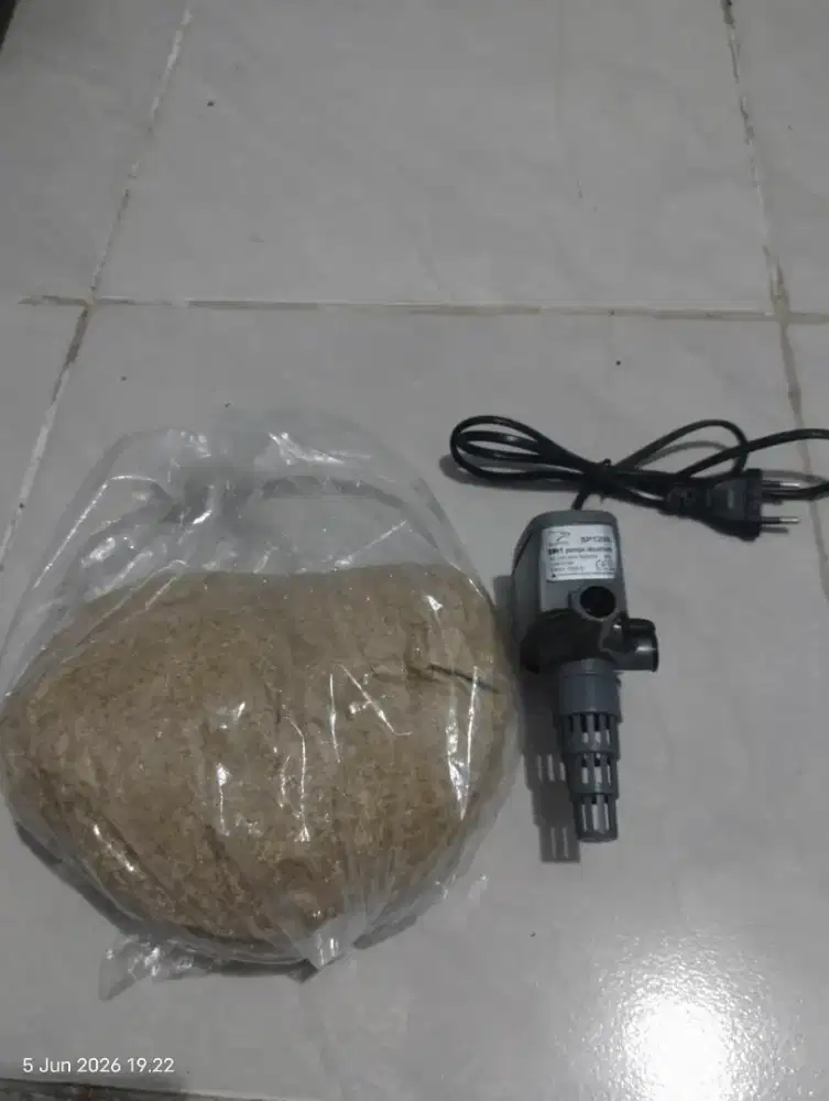 Mesin aquarium,pasir dan bonus ikan jaguar 3 jari (minus luka)
