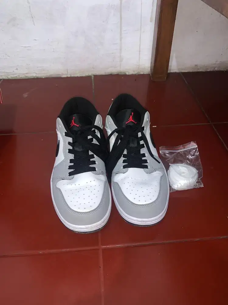 Sepatu Air Jordan 1  Low Light Grey (Grade Ori)