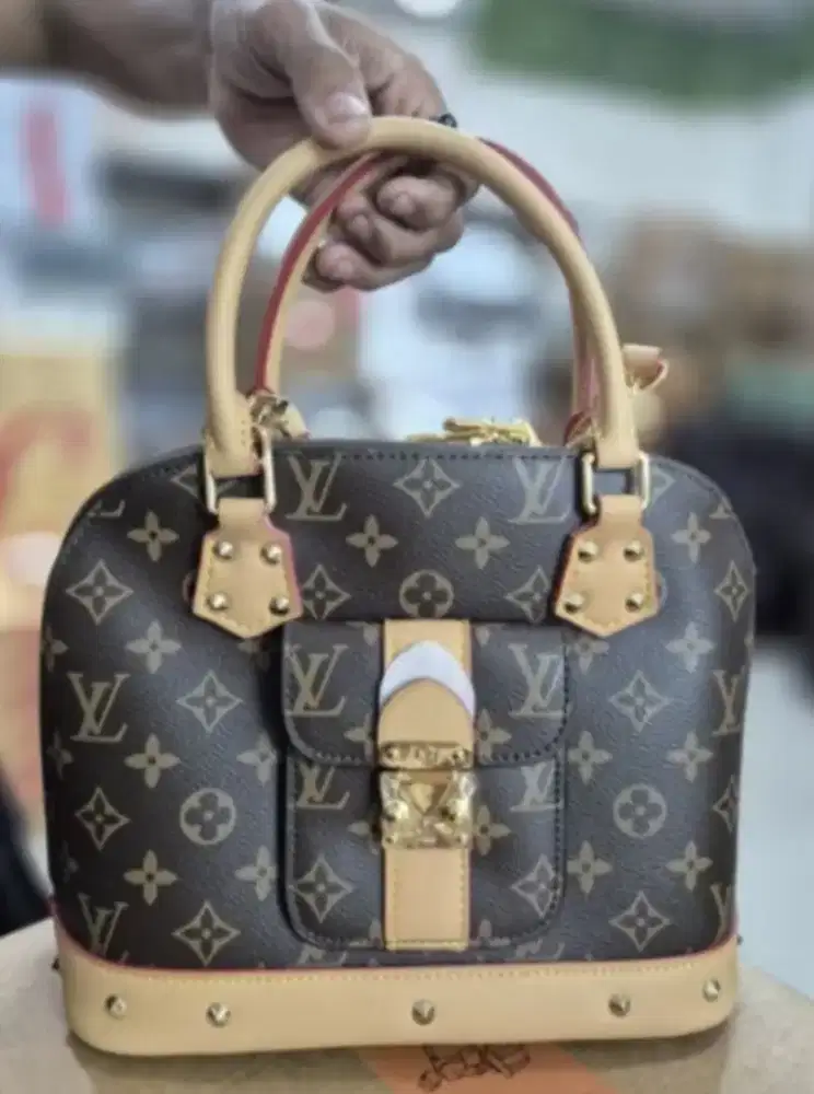 Luxury Style
Tas Wanita Premium Monogram Elegant–Classic Paris