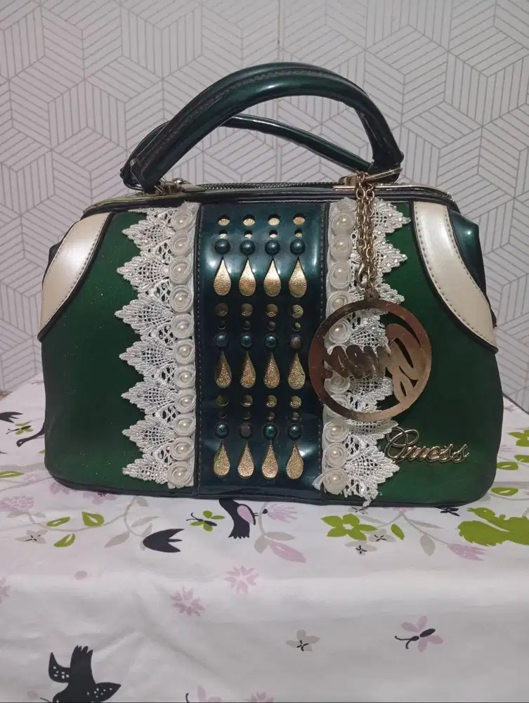 Tas wanita prelove merk guess