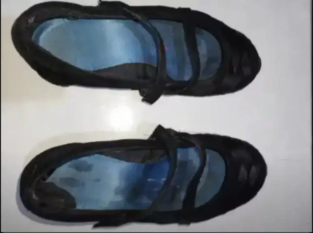 Sepatu anak cewek, merk skechers, asli, size 35,5  kondisi ok, nego