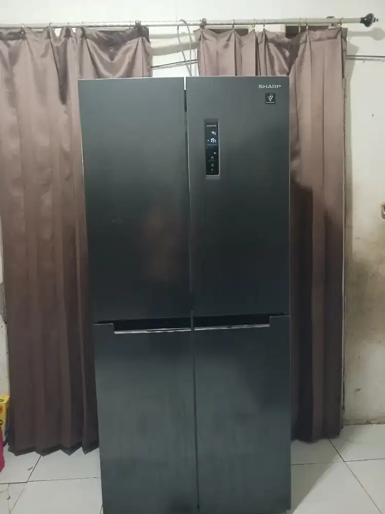 dijual kulkas 4pintu side by side merk Sharp normal