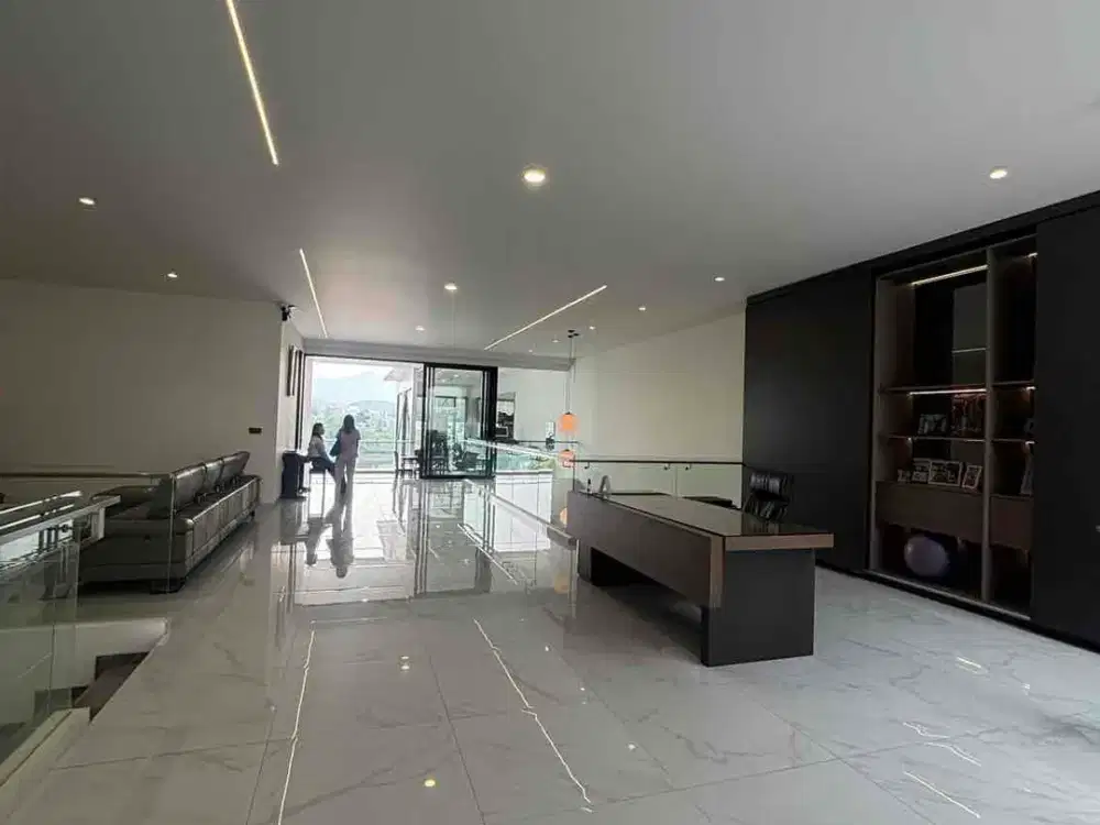 dijual rumah Lux view danau furnished di kota baru Parahyangan