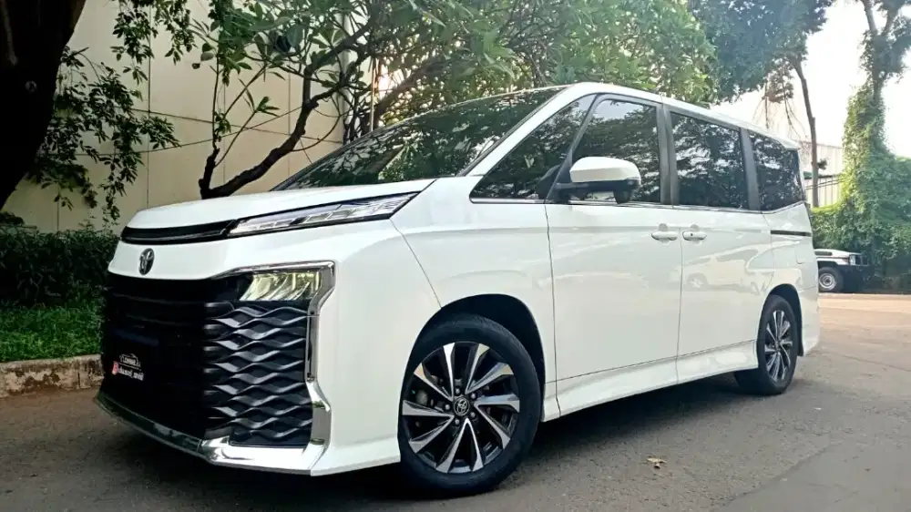 TOYOTA VOXY 2.0 MATIC 2022 WHITE