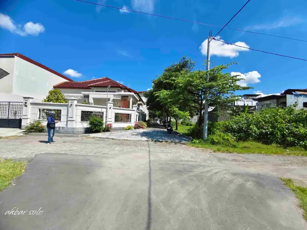tanah cantik area kampus atmi dan ums solo
