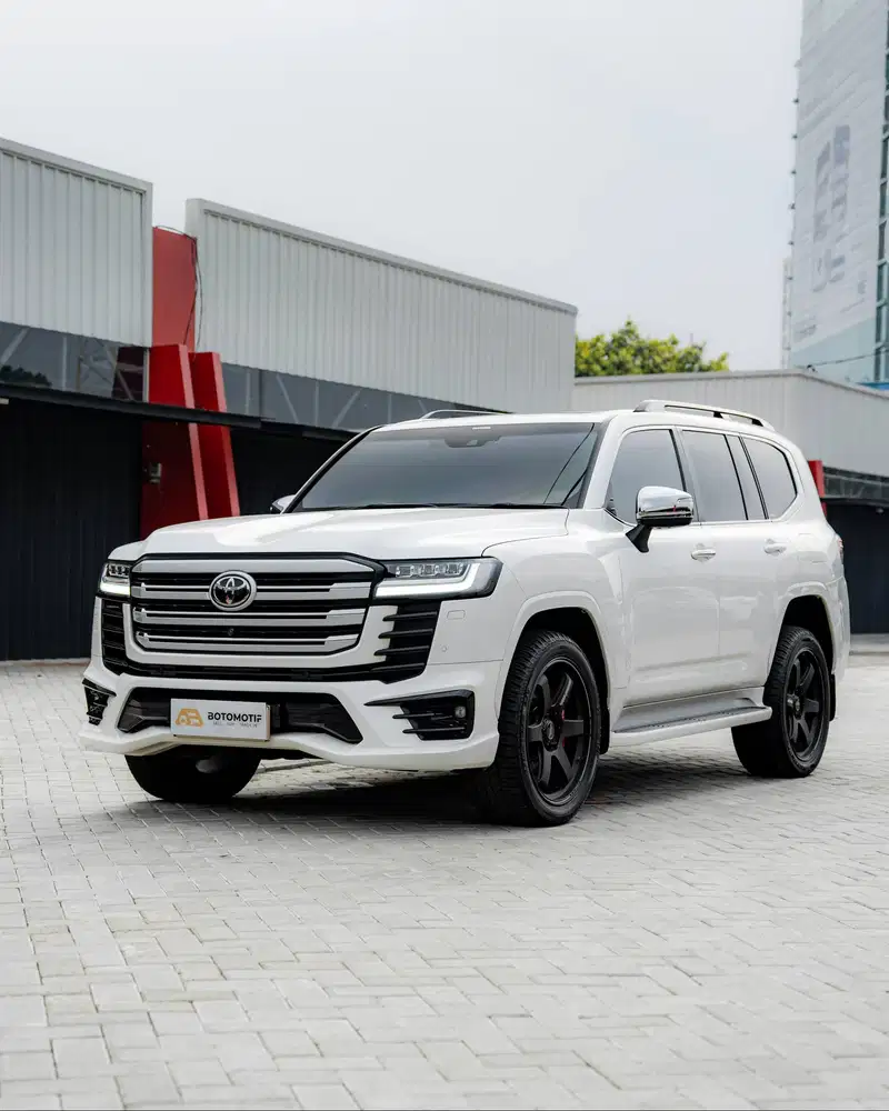 Toyota Land Cruiser 300 VX-R 4x4 AT 2023