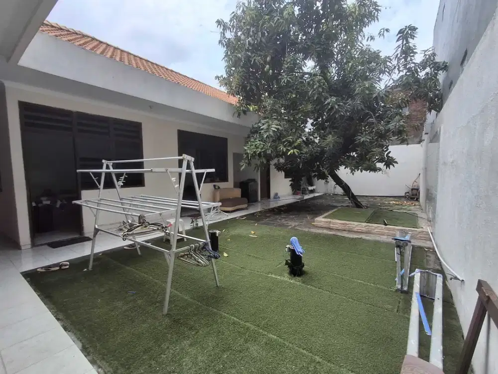 dijual rumah cantik dan luas area petemon