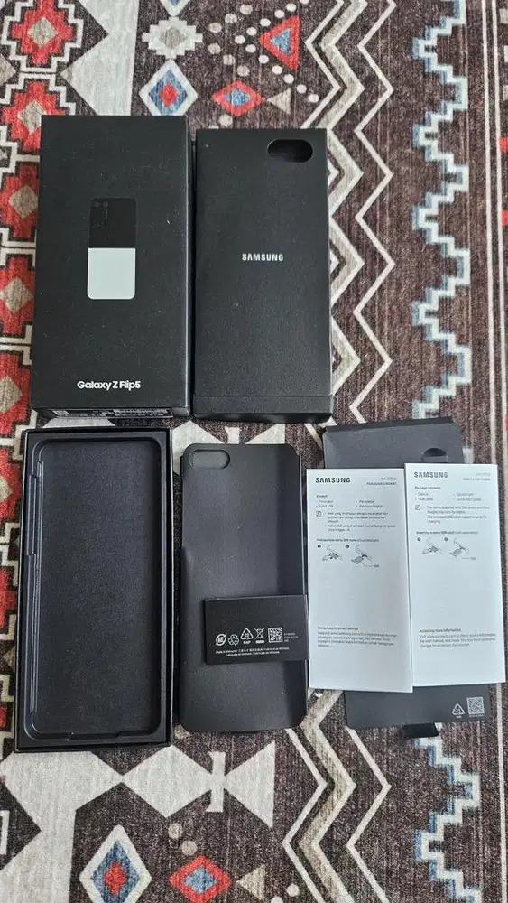 Dus Box Samsung Galaxy Z Flip 5 cream Copotan Ori Sein