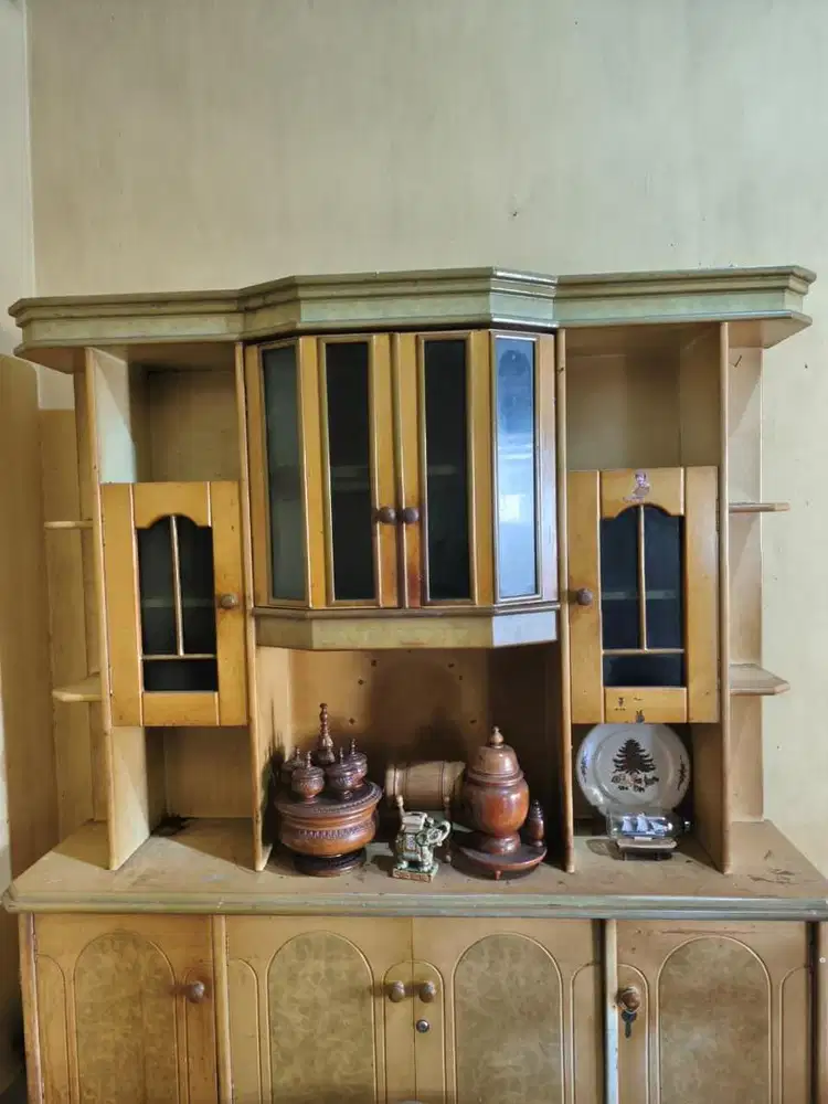 Lemari kayu mahogany