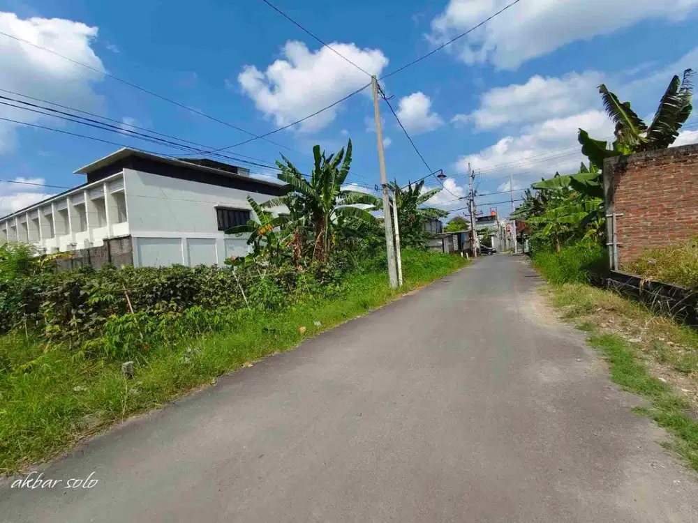 tanah cantik dekat de colomadu solo