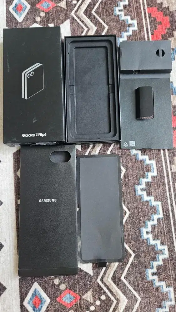 Dus Box Samsung Galaxy ZFlip 6 silver Copotan Ori Sein